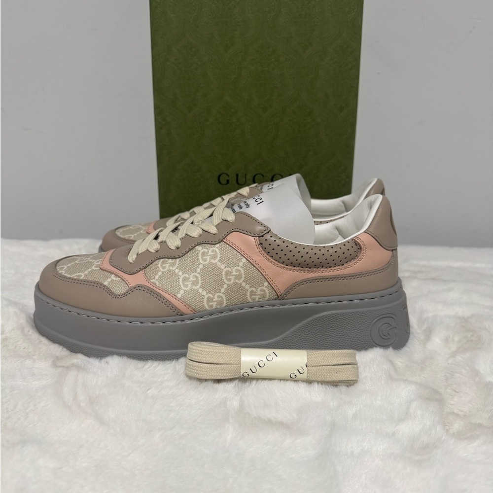 Gucci Women's Beige and Pink Logo Sneakers - Picture 2 of 5